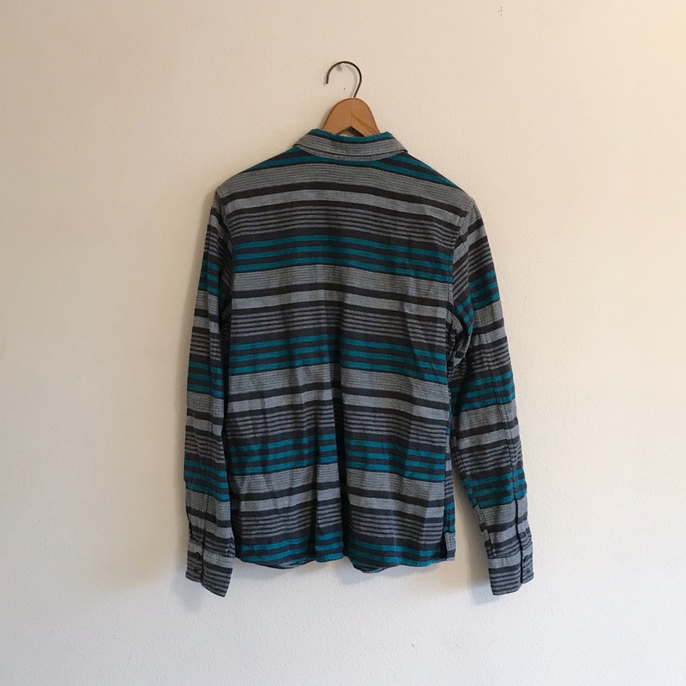 Patagonia women’s casual striped button down - Picture 6 of 7